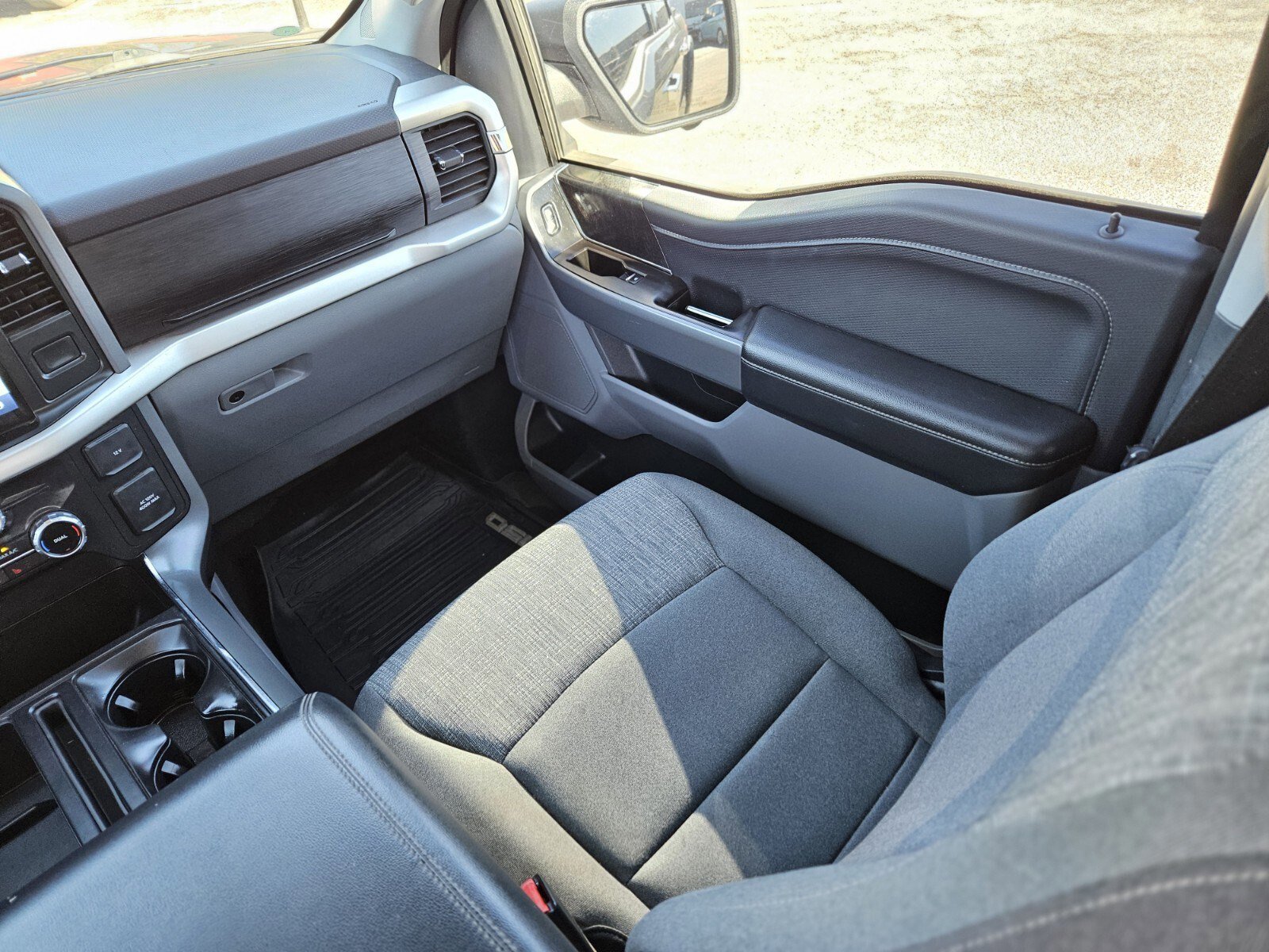 Certified 2022 Ford F150 XLT w/ Equipment Group 302A High image 17