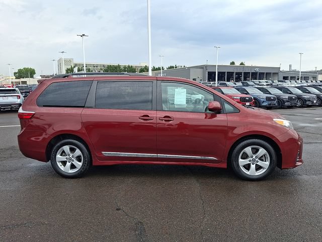Used 2019 Toyota Sienna LE FWD image 7