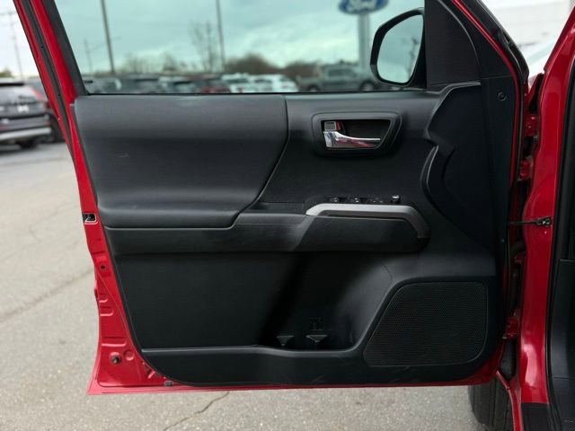 Used 2016 Toyota Tacoma SR image 7