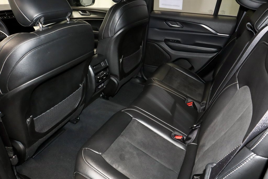 Used 2024 Jeep Grand Cherokee Altitude image 18