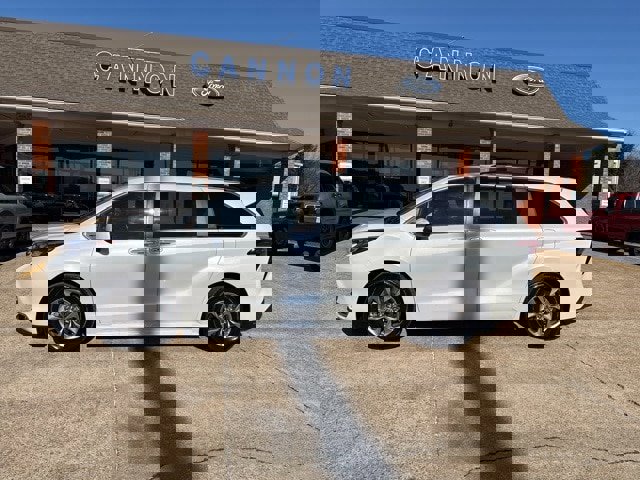 Used 2024 Toyota Sienna XLE image 2