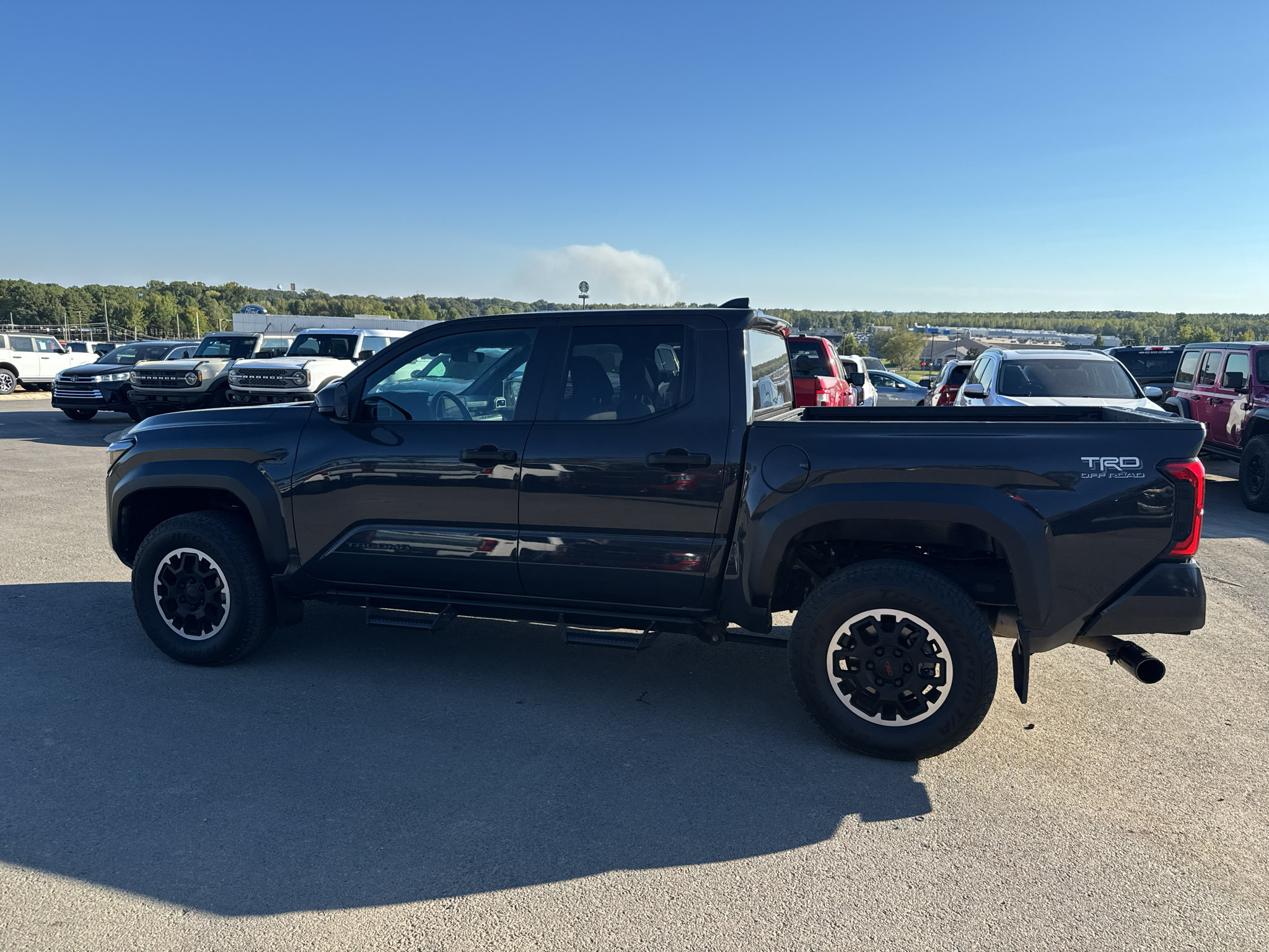 Used 2024 Toyota Tacoma TRD Off-Road AWD/4WD image 9