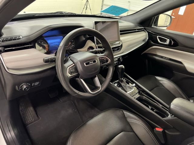 Used 2025 Jeep Compass Limited AWD/4WD image 12
