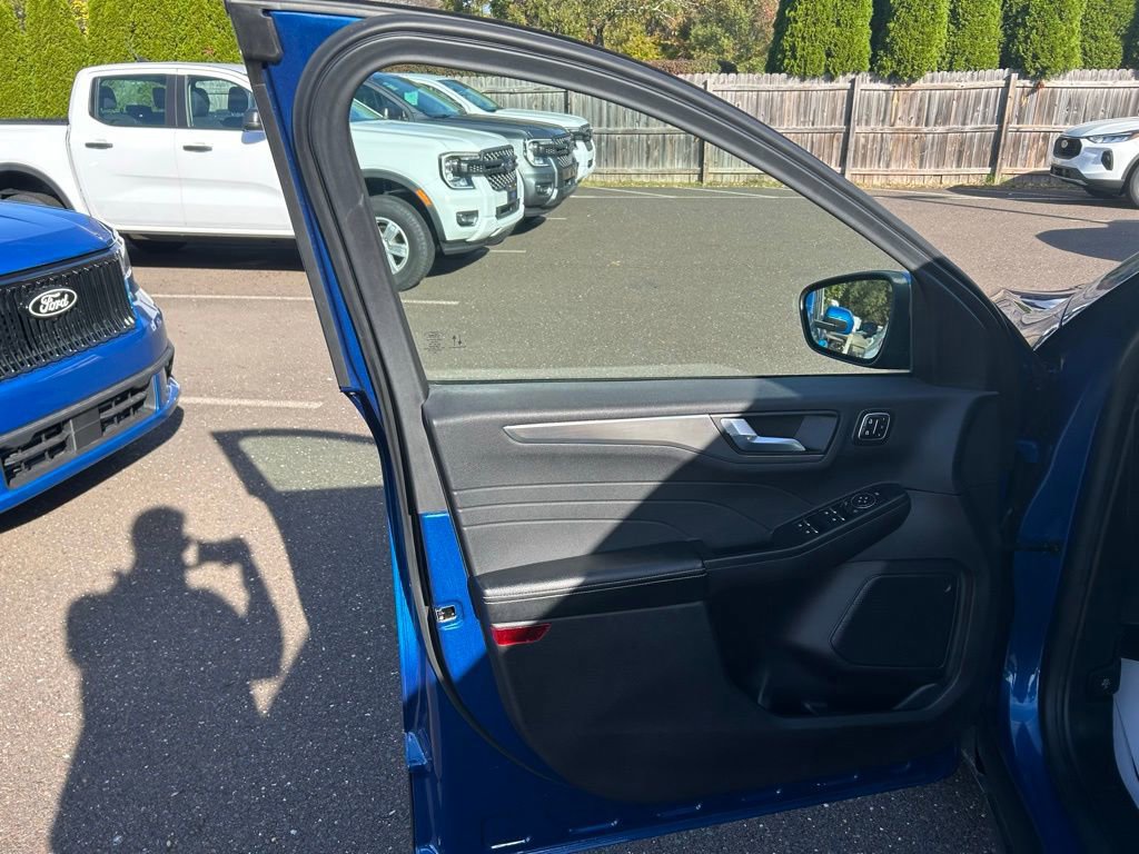 Certified 2022 Ford Escape Titanium w/ Class II Trailer Tow Package image 14