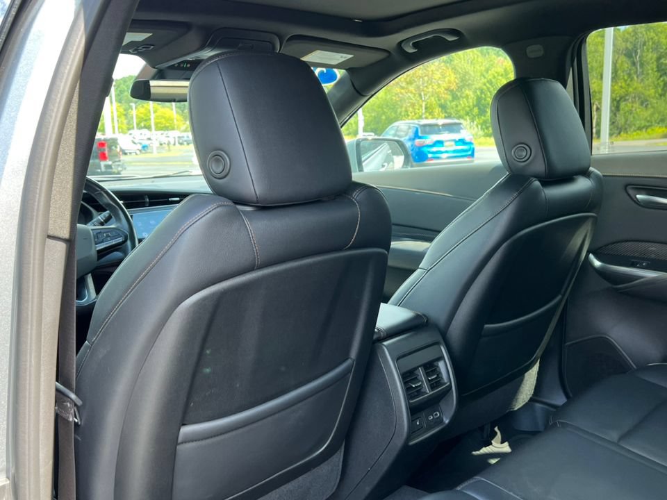 Used 2023 Cadillac XT4 Sport w/ Cold Weather Package AWD/4WD image 33