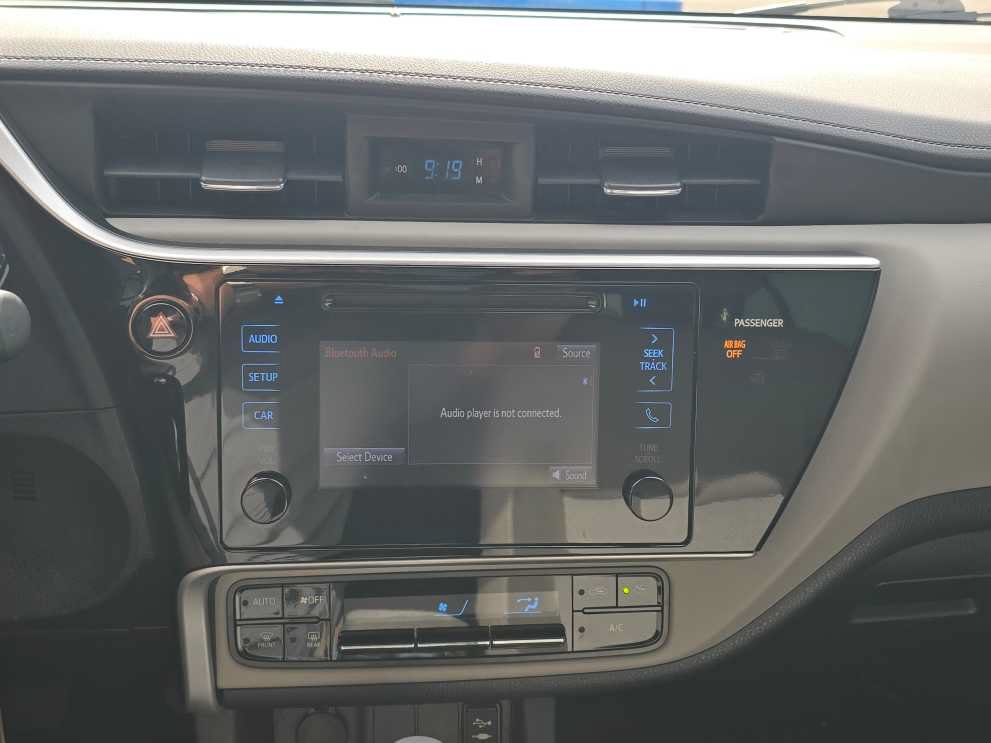Used 2017 Toyota Corolla LE w/ Carpet Mat Package (TMS) FWD image 12