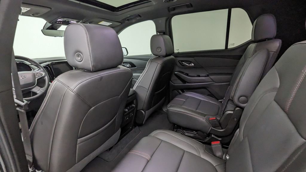 Used 2023 Chevrolet Traverse RS image 35
