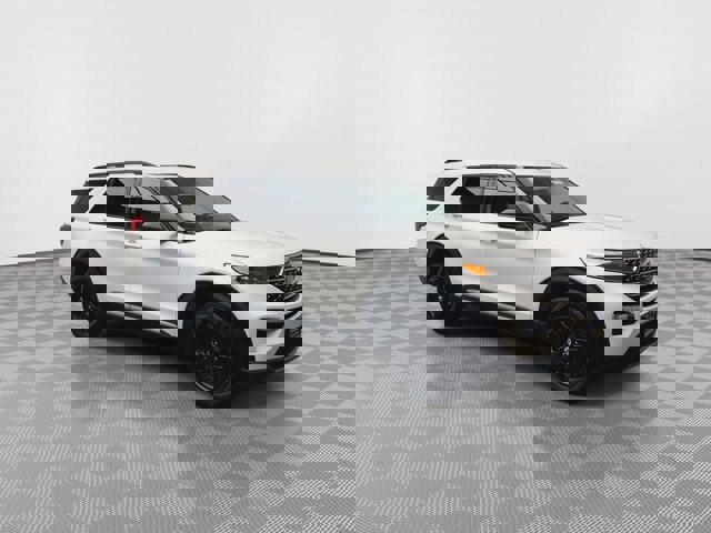 Certified 2022 Ford Explorer XLT w/ Equipment Group 202A image 7