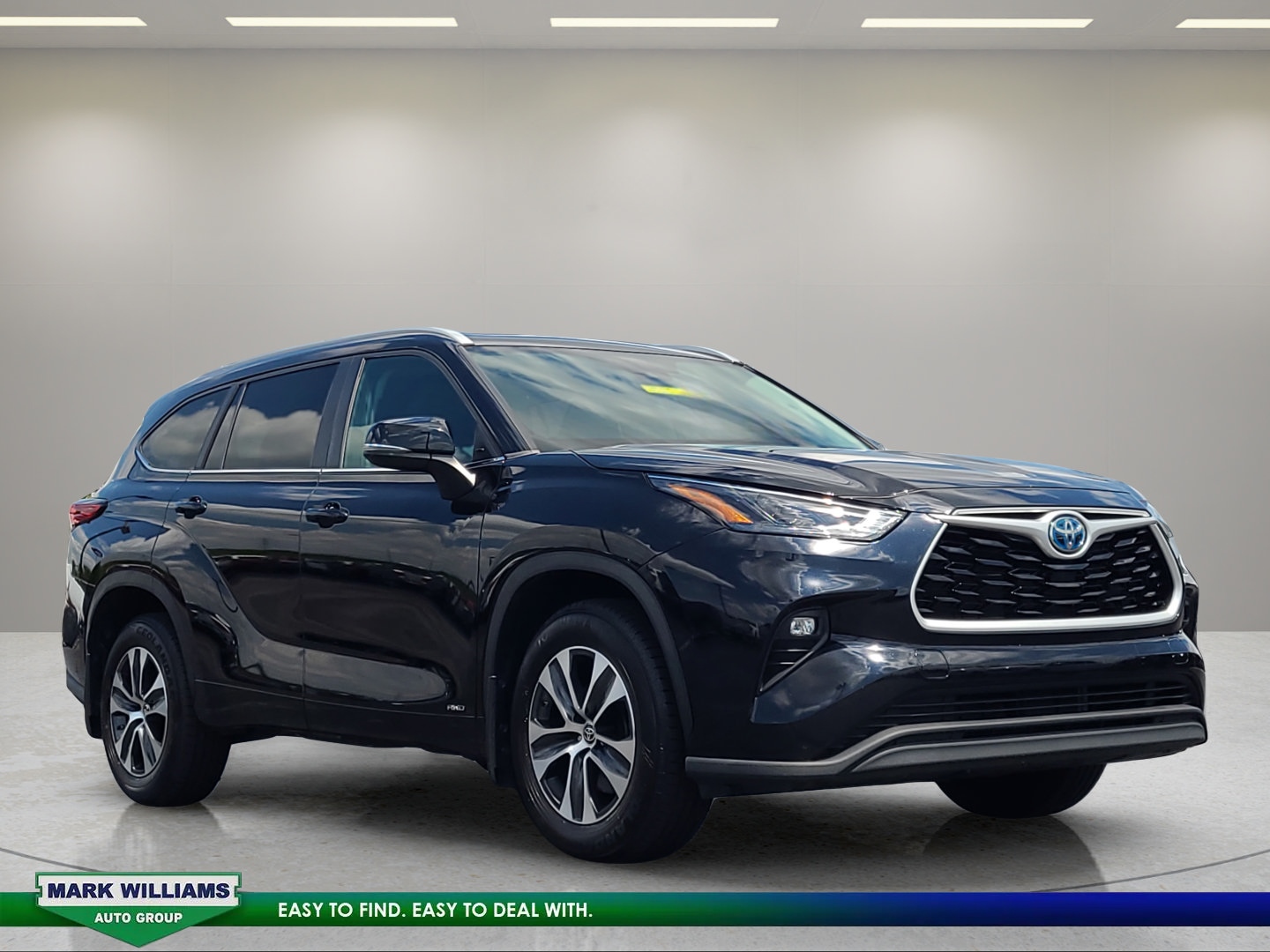 Used 2023 Toyota Highlander XLE AWD/4WD image 1