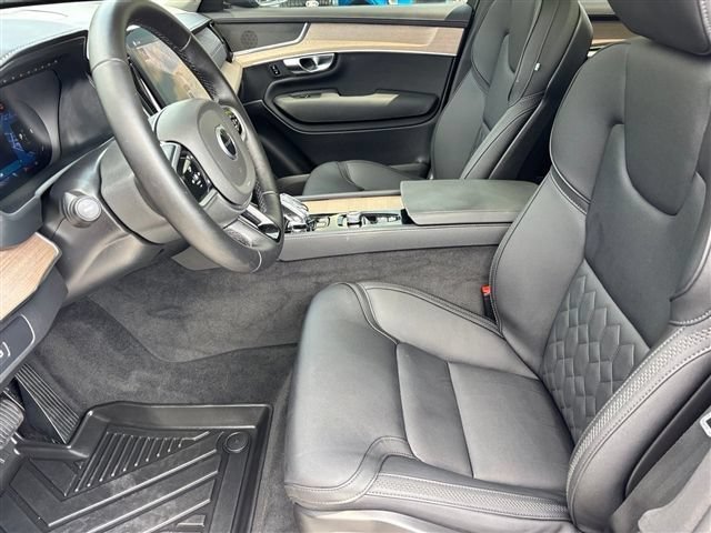 Used 2025 Volvo XC90 B5 Plus AWD/4WD image 17