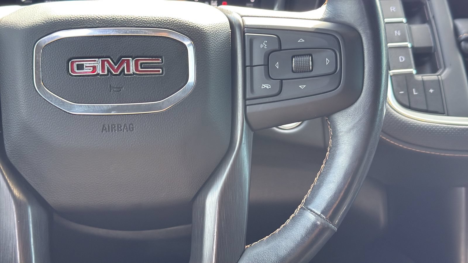 Used 2022 GMC Yukon AT4 AWD/4WD image 13
