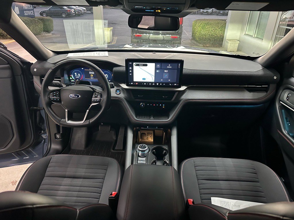 Certified 2025 Ford Explorer ST-Line w/ Premium Package image 37