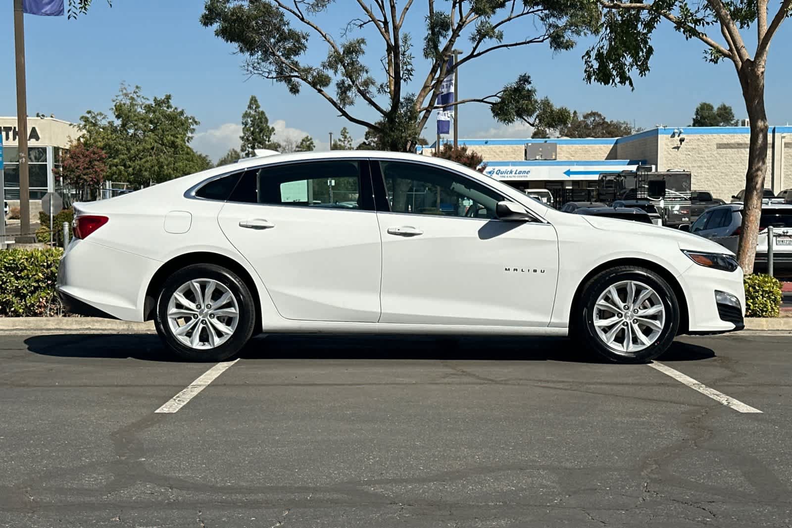 Used 2025 Chevrolet Malibu LT FWD image 9