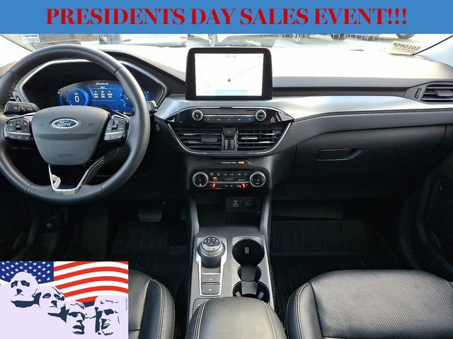 Certified 2022 Ford Escape Titanium w/ Class II Trailer Tow Package image 15