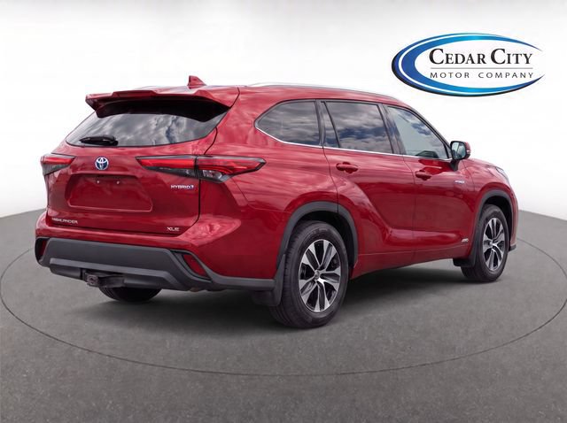 Used 2020 Toyota Highlander XLE AWD/4WD image 4