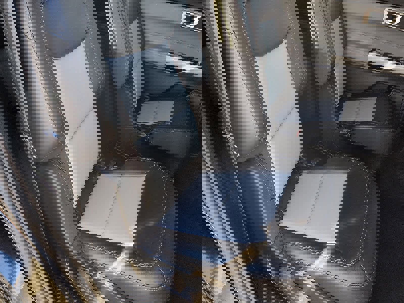 Certified 2022 Ford Explorer XLT w/ Equipment Group 202A image 22