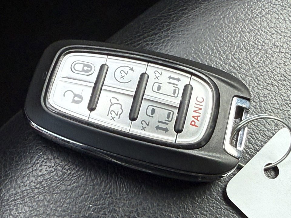 Used 2020 Chrysler Pacifica Touring-L Plus image 42