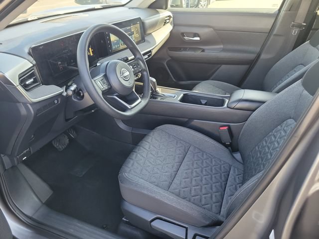 Used 2025 Nissan Kicks SV w/ Charging Package FWD image 19