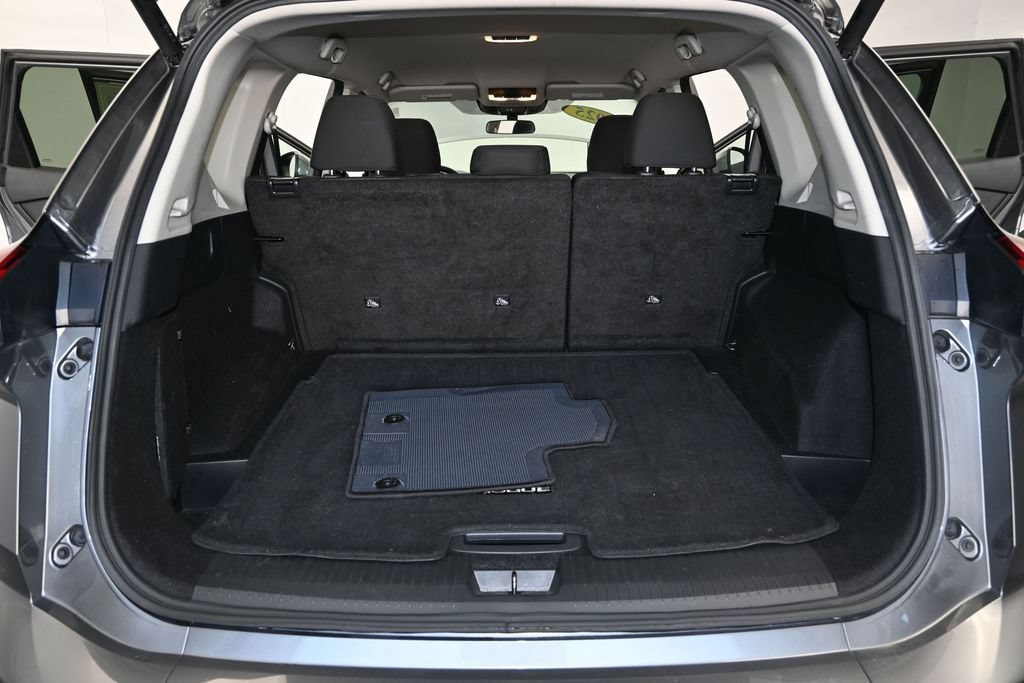 Used 2025 Nissan Rogue SV FWD image 12