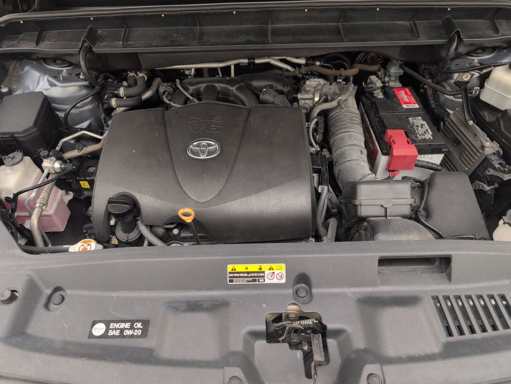 Used 2021 Toyota Highlander XLE FWD image 39