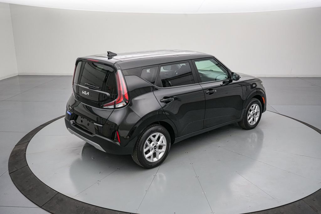 Used 2025 Kia Soul LX FWD image 5