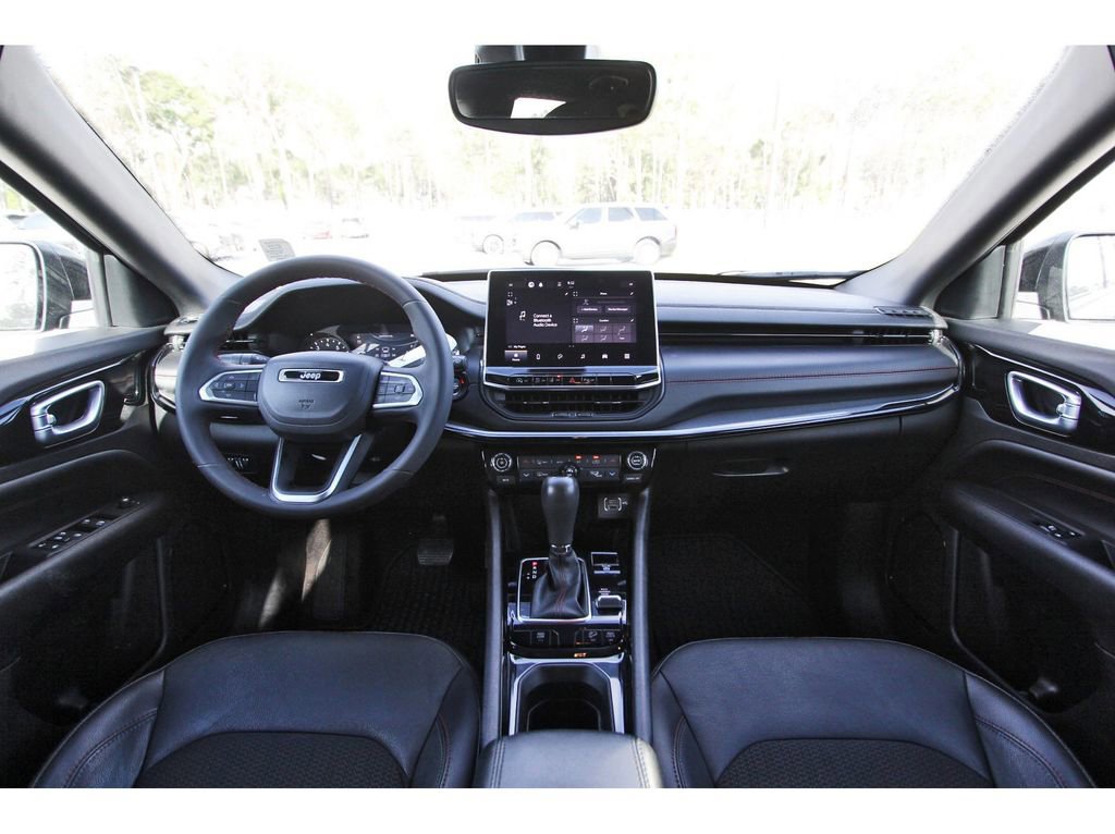 Used 2023 Jeep Compass Trailhawk image 12