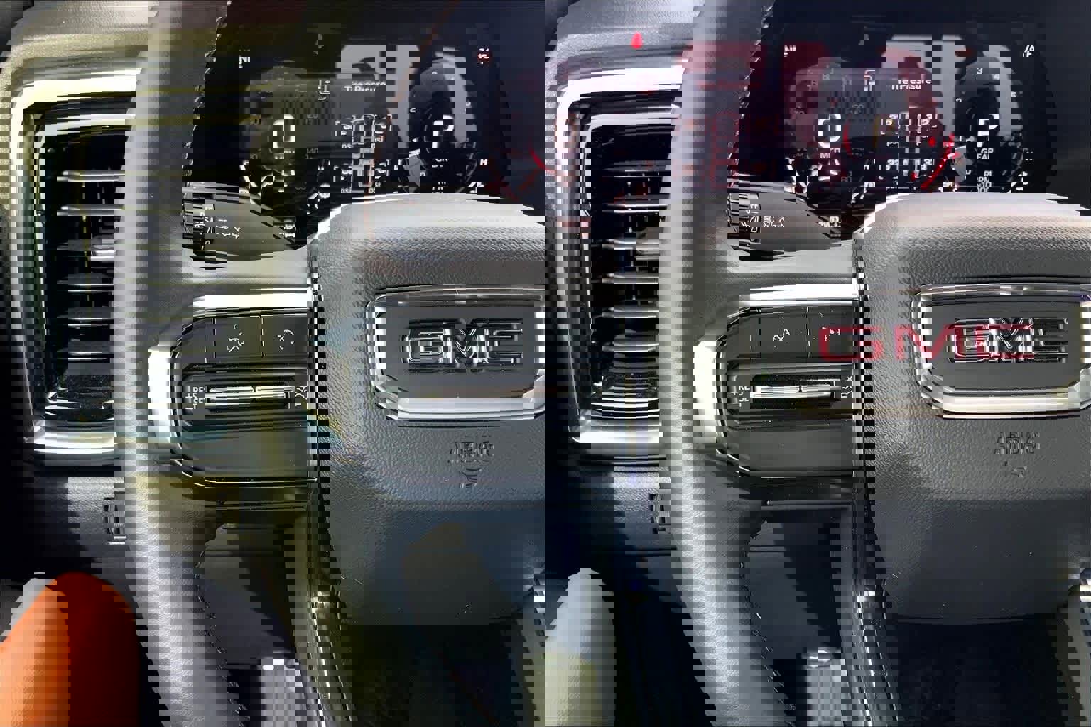 Used 2024 GMC Canyon AT4 w/ AT4 Premium Package image 24