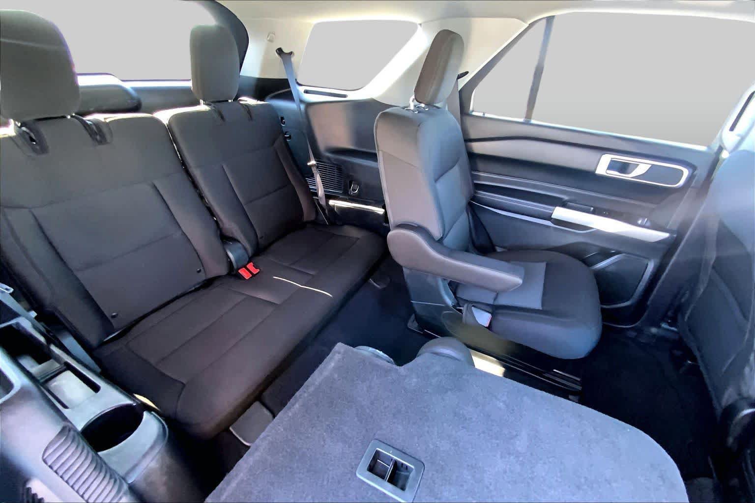 Certified 2022 Ford Explorer XLT RWD image 18