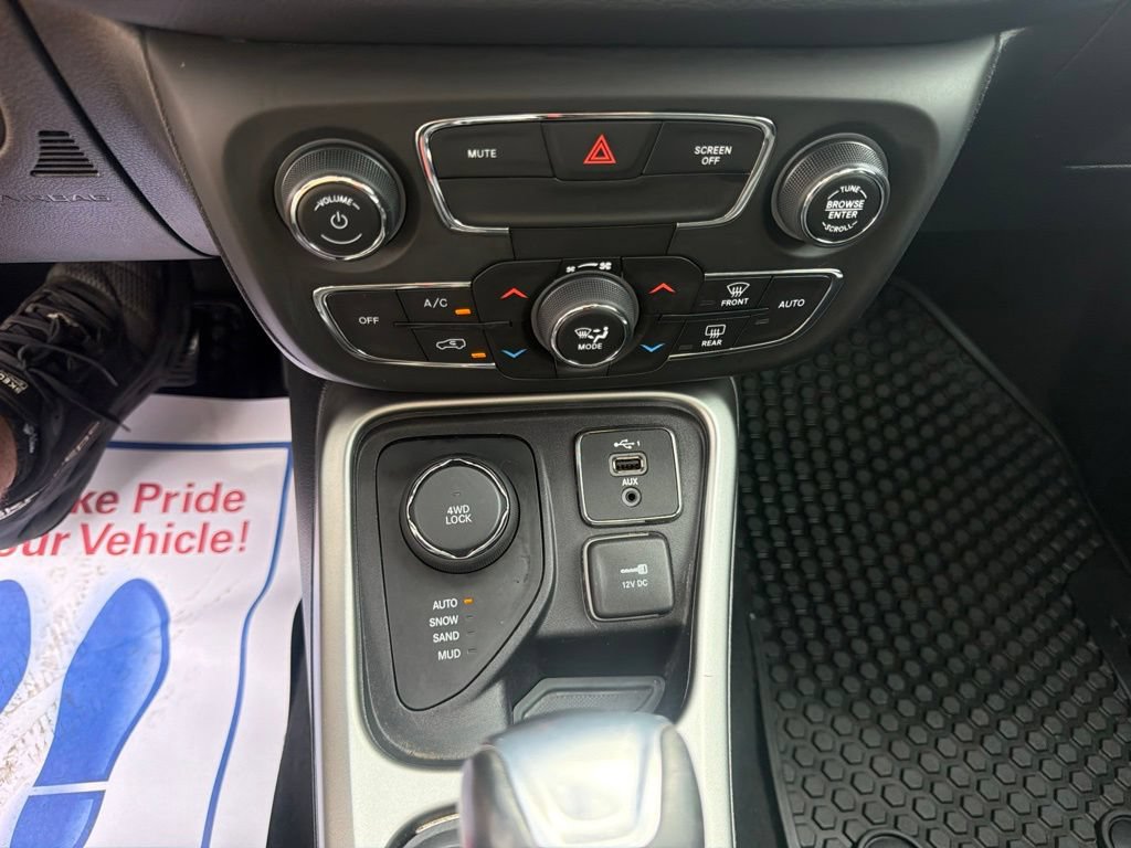 Used 2021 Jeep Compass Latitude w/ Convenience Group AWD/4WD image 35