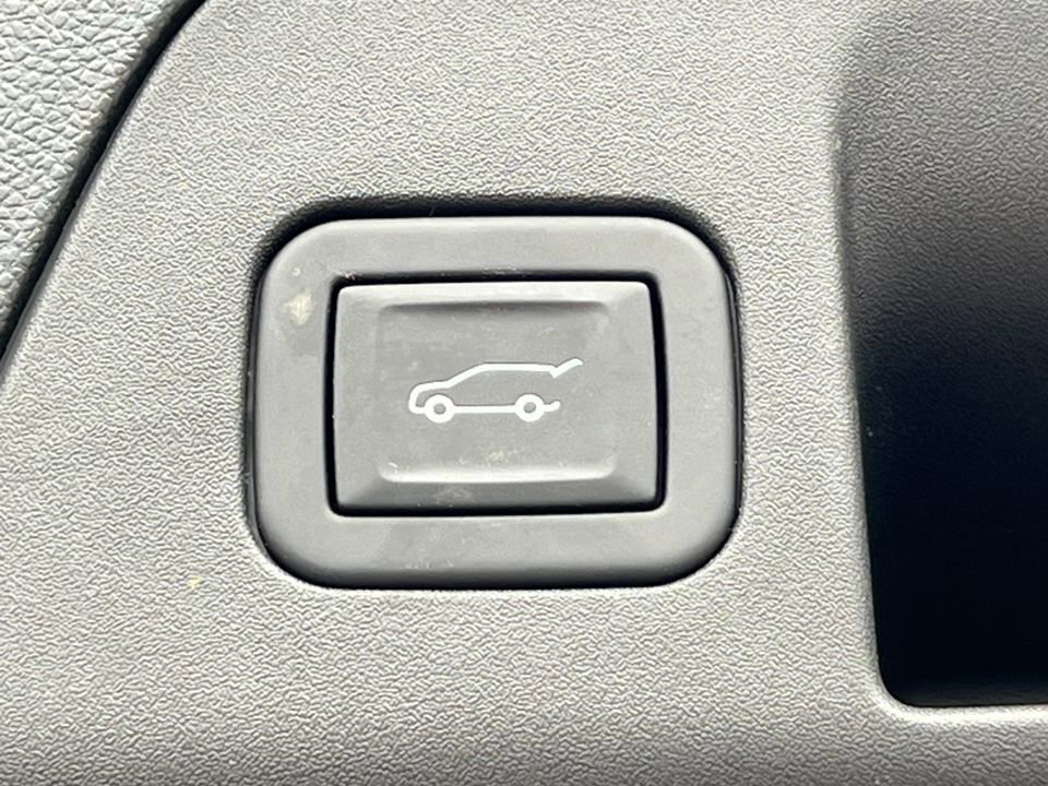 Used 2023 Buick Envision Essence w/ Technology Package I image 42