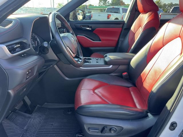 Used 2024 Toyota Highlander XSE FWD image 15