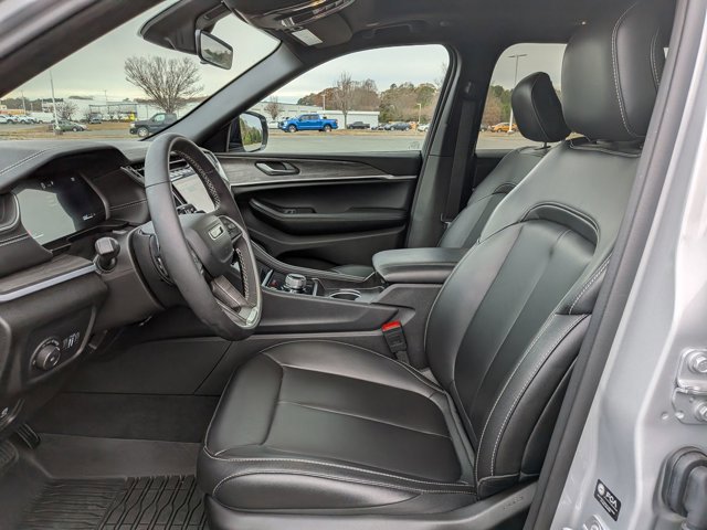 Used 2025 Jeep Grand Cherokee Limited w/ Black Appearance Package image 15