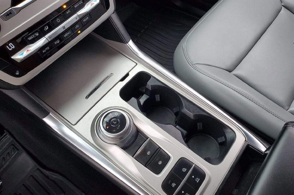 Certified 2021 Ford Explorer XLT w/ Equipment Group 202A RWD image 18