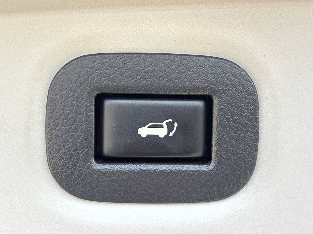 Used 2018 Nissan Rogue SV AWD/4WD image 23