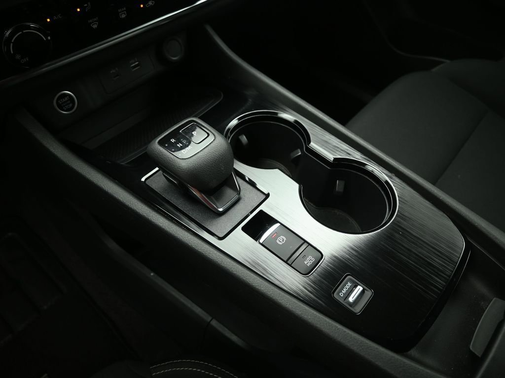 Used 2023 Nissan Rogue S image 18