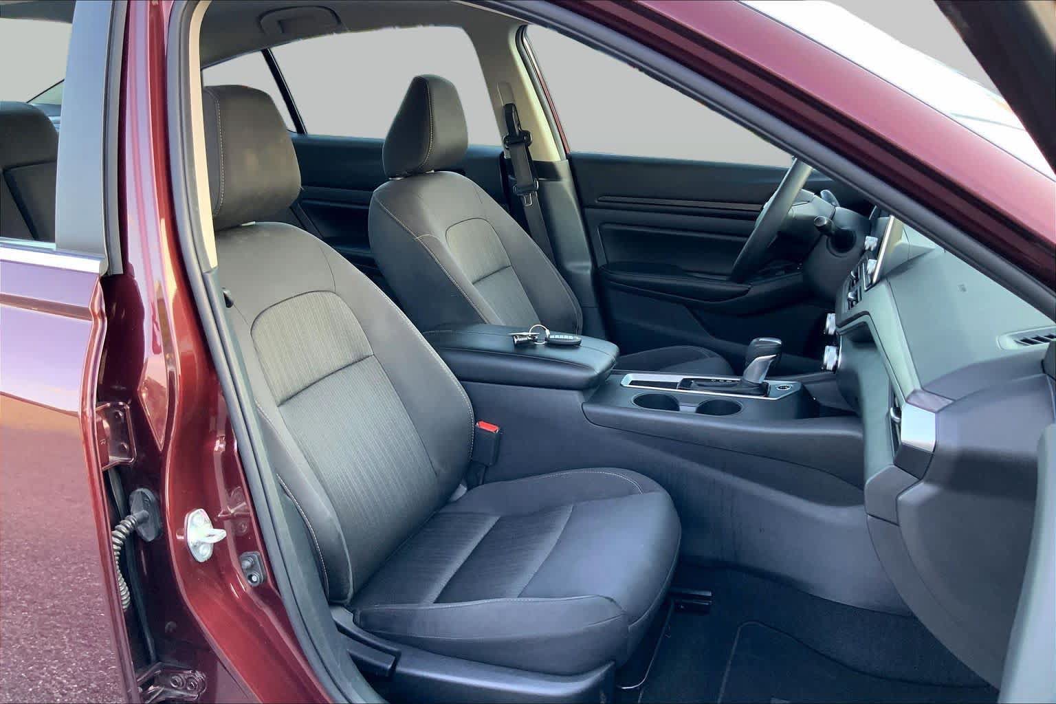 Used 2025 Nissan Altima 2.5 SV FWD image 9