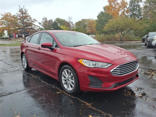 Certified 2020 Ford Fusion SE image 3