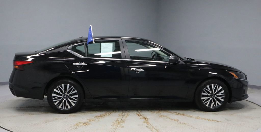 Used 2025 Nissan Altima 2.5 SV image 6