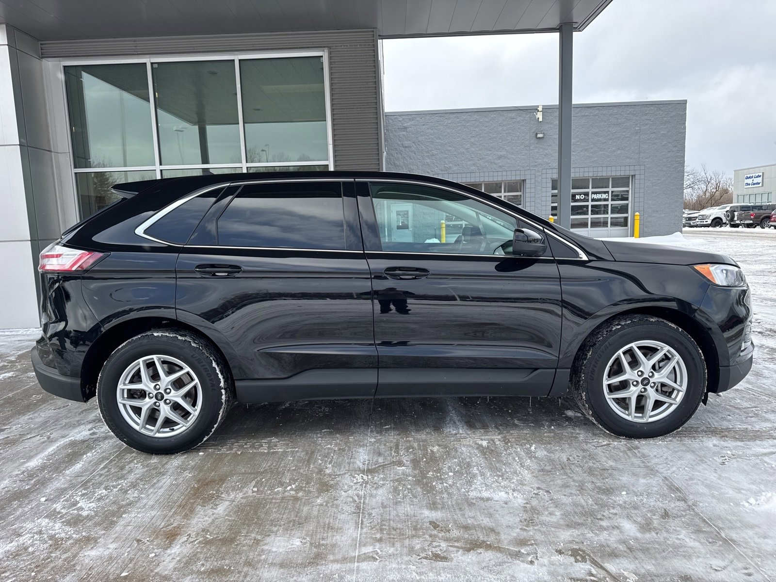 Certified 2024 Ford Edge SEL w/ Convenience Package image 2