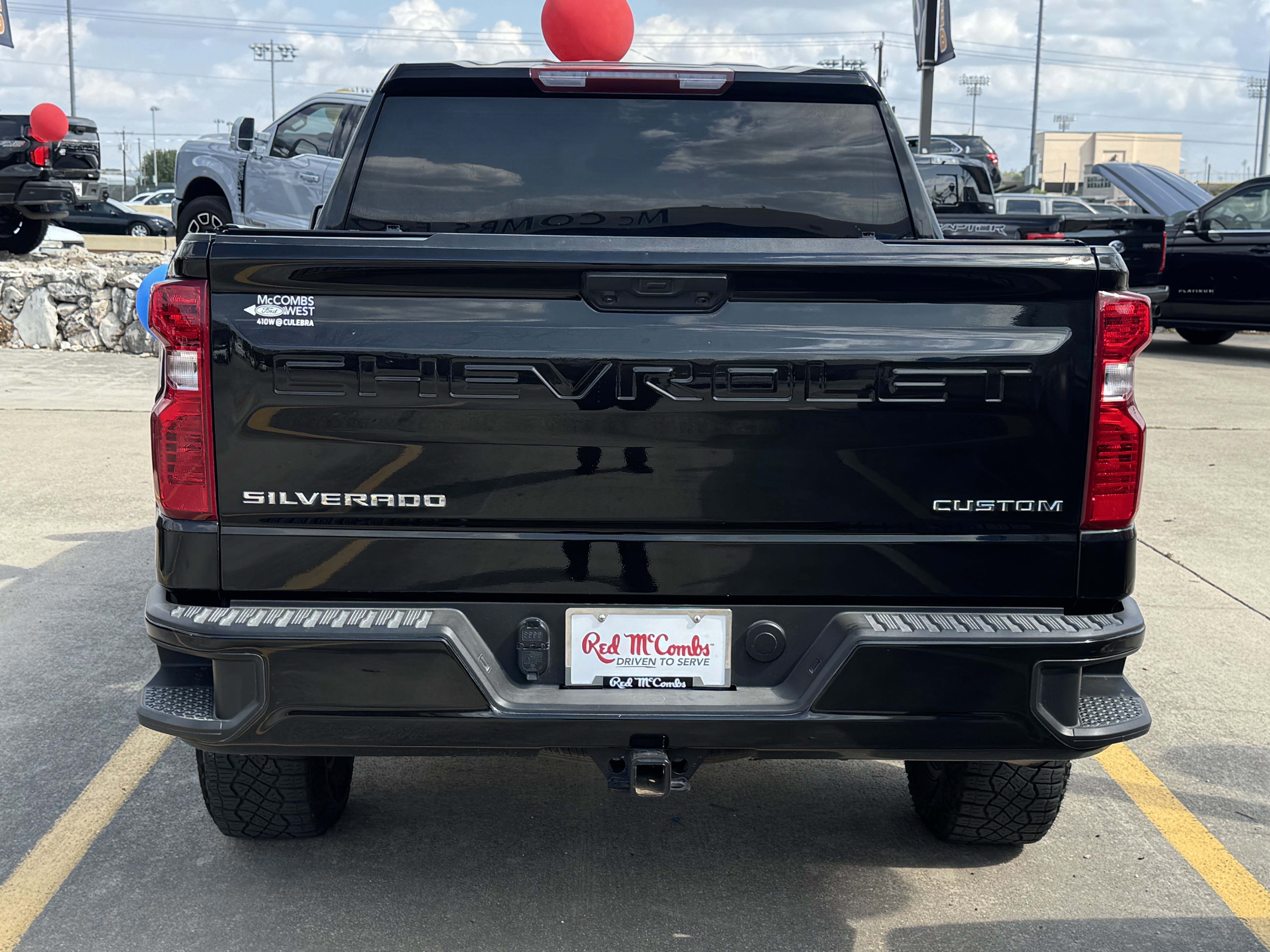 Used 2025 Chevrolet Silverado 1500 Custom Trail Boss w/ LPO, Dark Essentials Package image 5