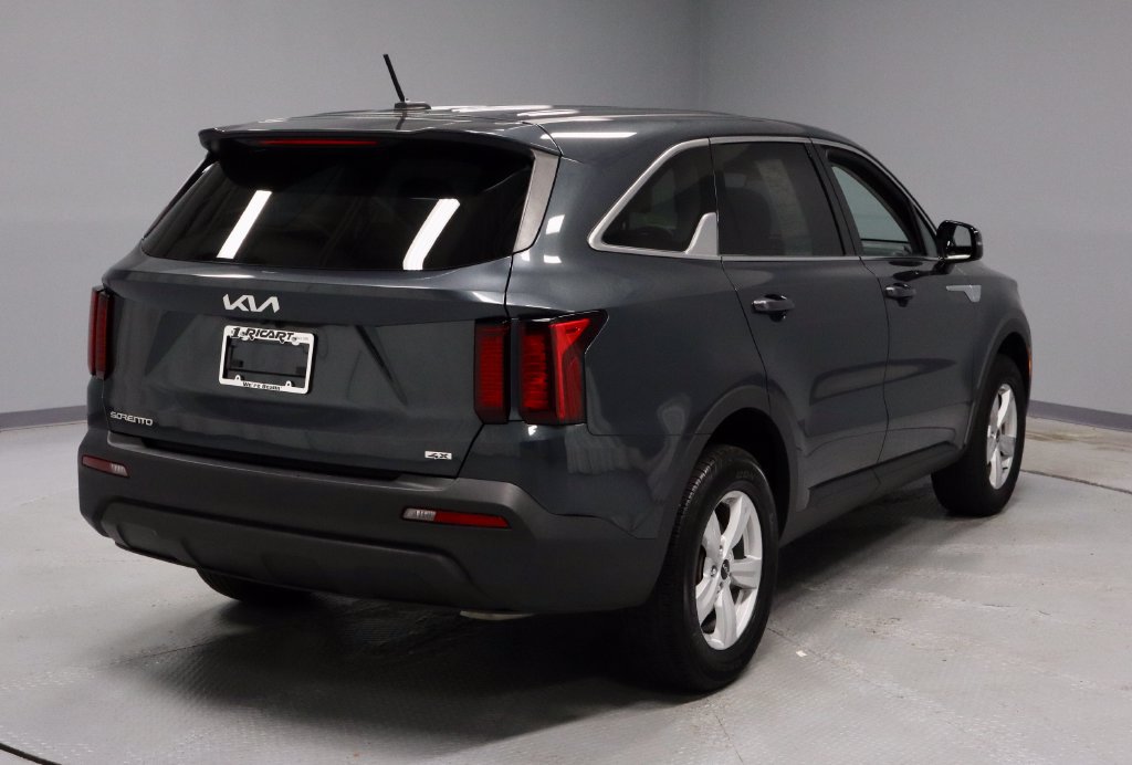 Used 2023 Kia Sorento LX AWD/4WD image 11