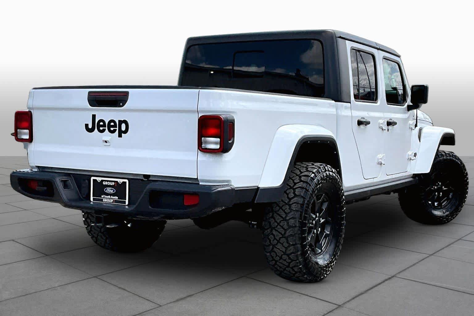 Used 2023 Jeep Gladiator Sport AWD/4WD image 13