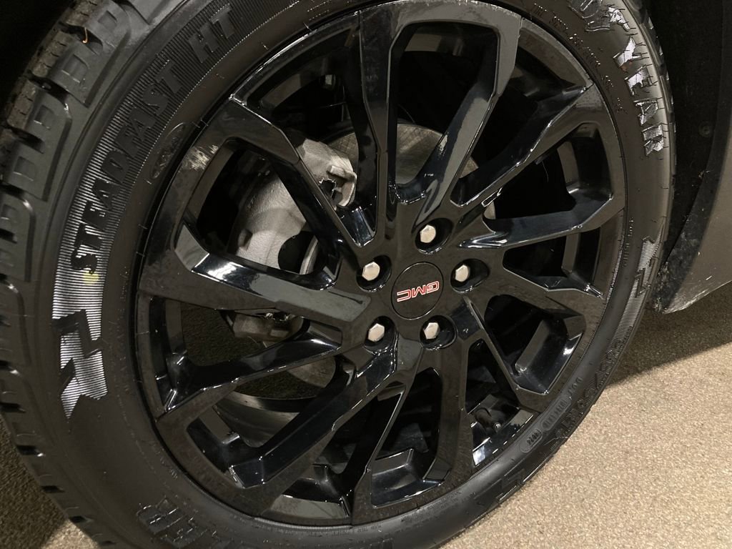 Used 2023 GMC Terrain SLE w/ Driver Convenience Package image 18