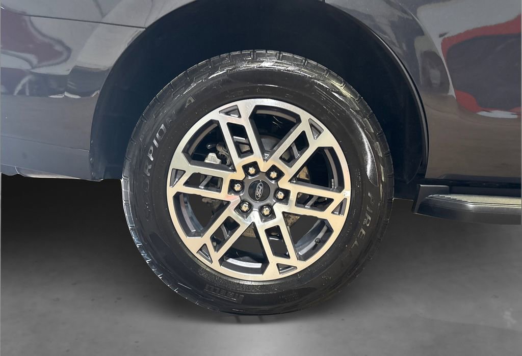 Certified 2025 Ford Expedition Active AWD/4WD image 19