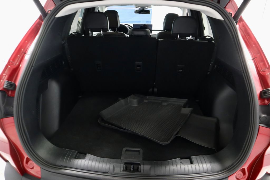Certified 2025 Ford Escape Platinum w/ Class II Trailer Tow Package AWD/4WD image 15