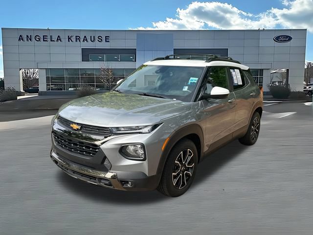 Used 2023 Chevrolet TrailBlazer ACTIV w/ Sun and Liftgate Package FWD image 3