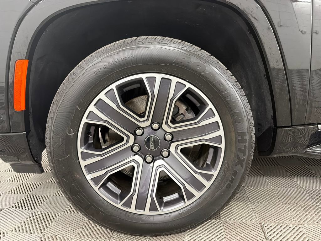 Used 2025 Jeep Wagoneer 4WD image 13