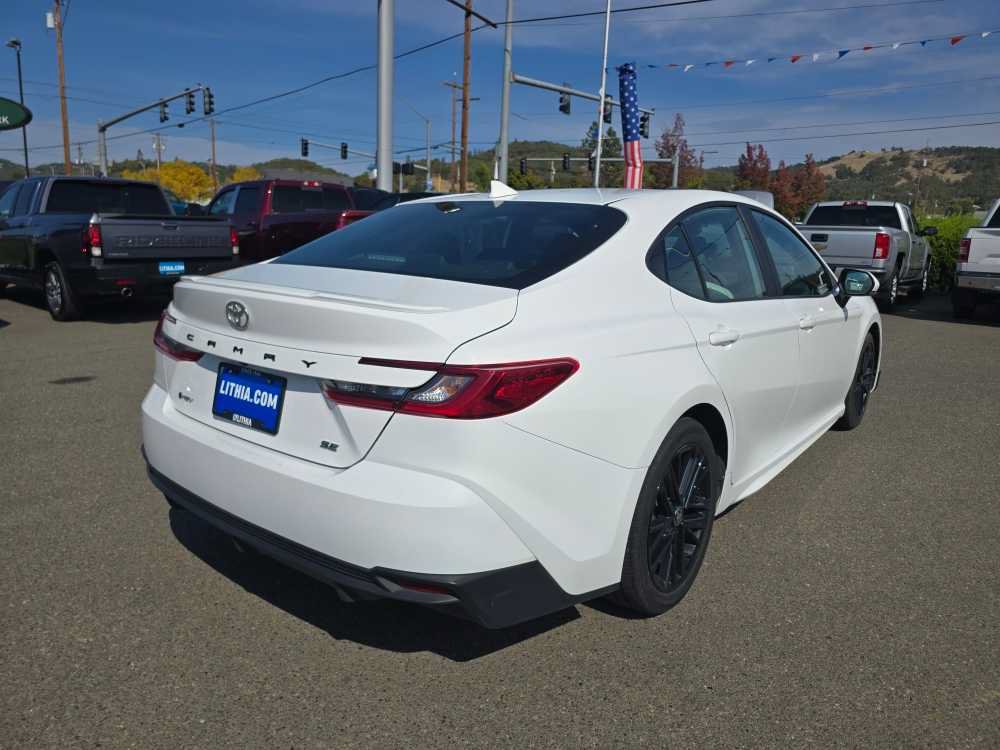 Used 2025 Toyota Camry SE FWD image 5