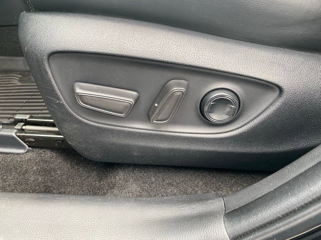 Used 2023 Toyota RAV4 Limited image 10