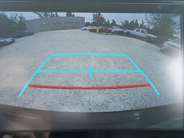 Used 2021 Toyota Highlander XLE FWD image 11